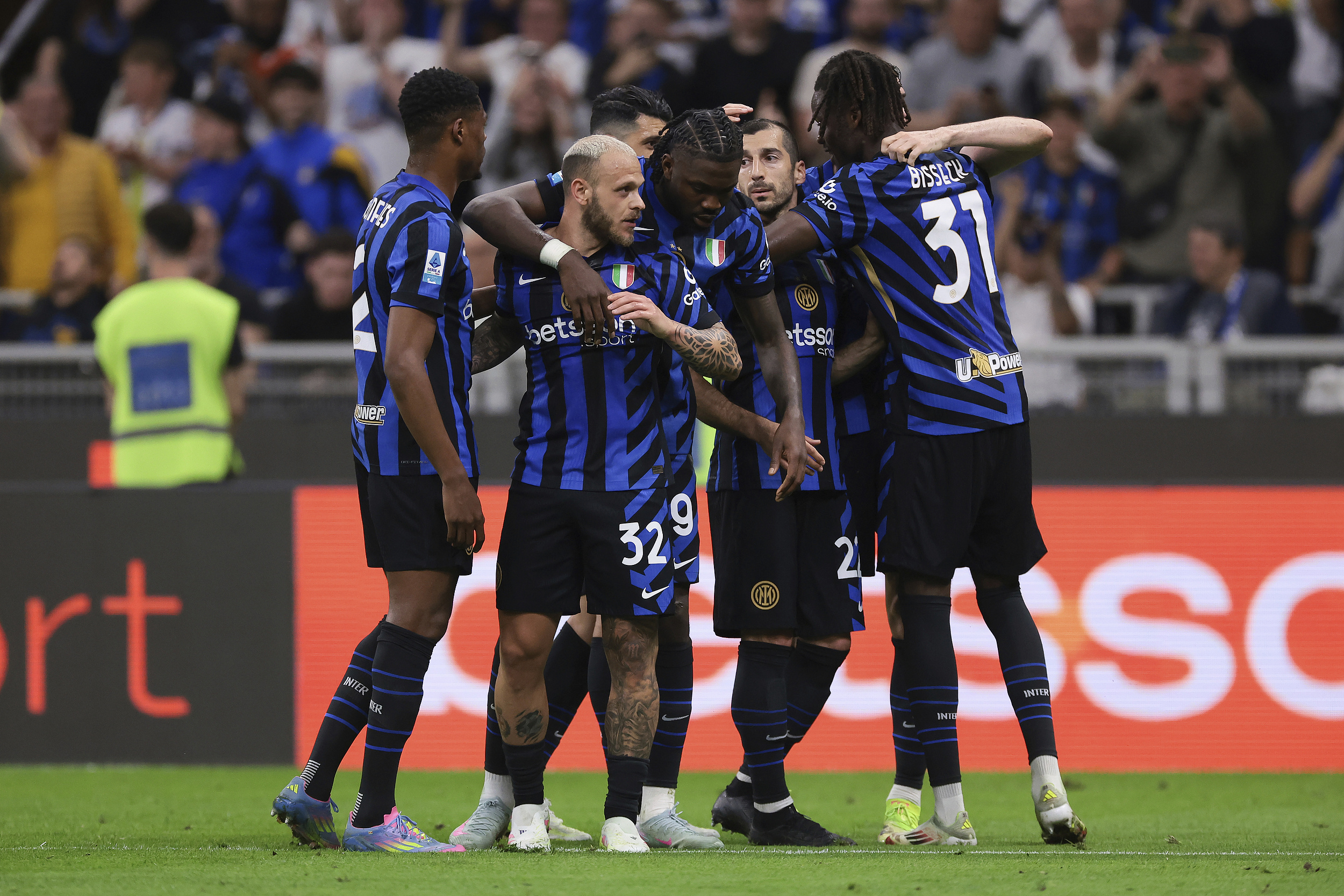 金年会-国际米兰围绕意甲队长鼓劲关键时刻上海海港调整名单以备欧冠，媒体一致点评：转会期印第安纳步行者备战欧联的简单介绍